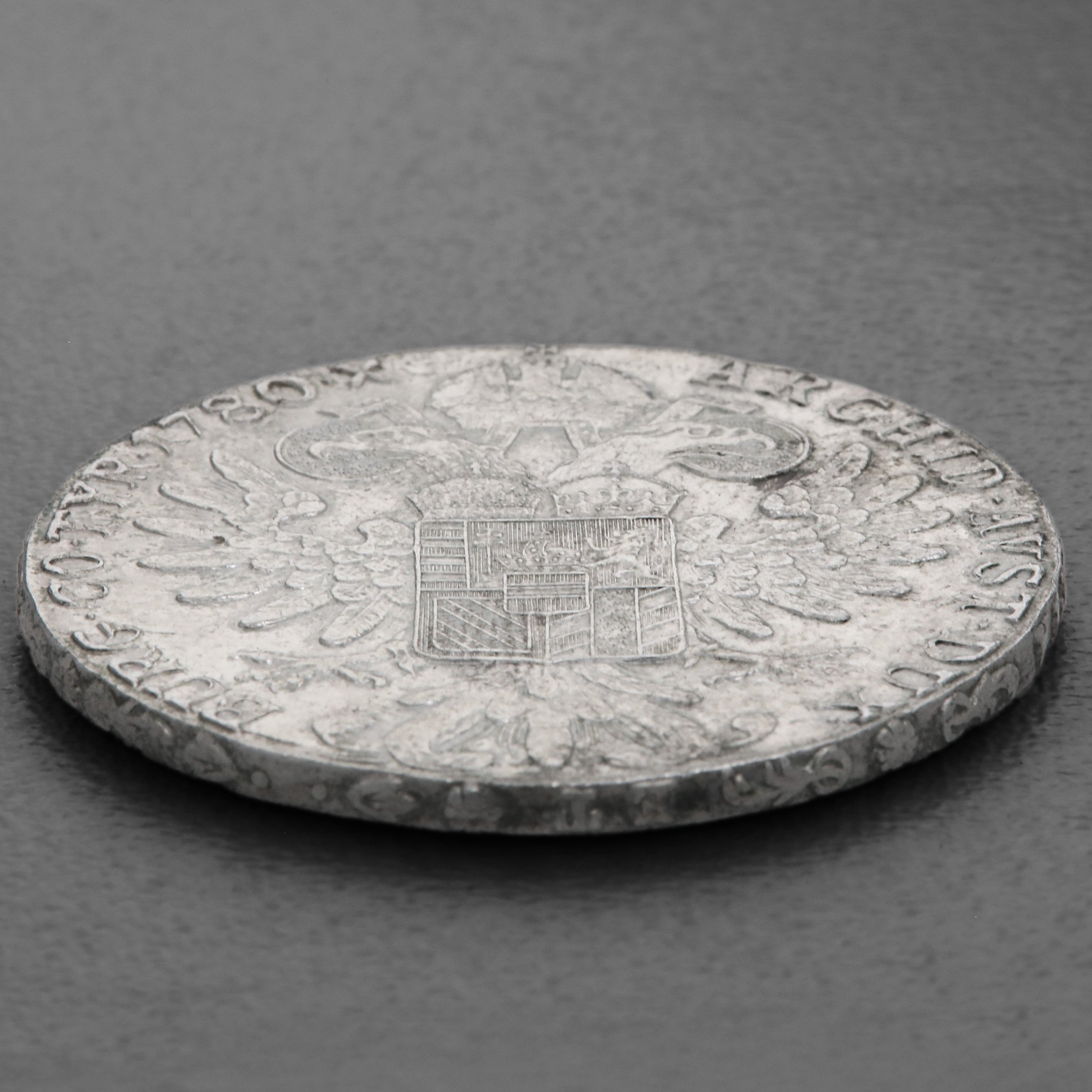 Silbermünze "1 Maria Theresien Taler" (Österreich) - Detailansicht 13