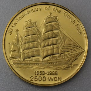 Goldmünze 2500 Won "Gorch Fock" 1988 30th Anniversary (Nordkorea) - Hauptansicht