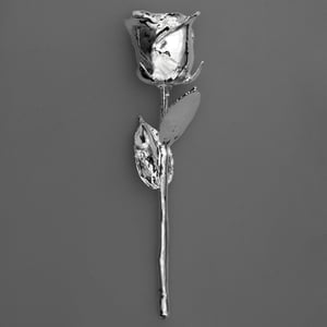 Designobjekt "Silberrose" (versilberte Rose) - Miniaturansicht 1