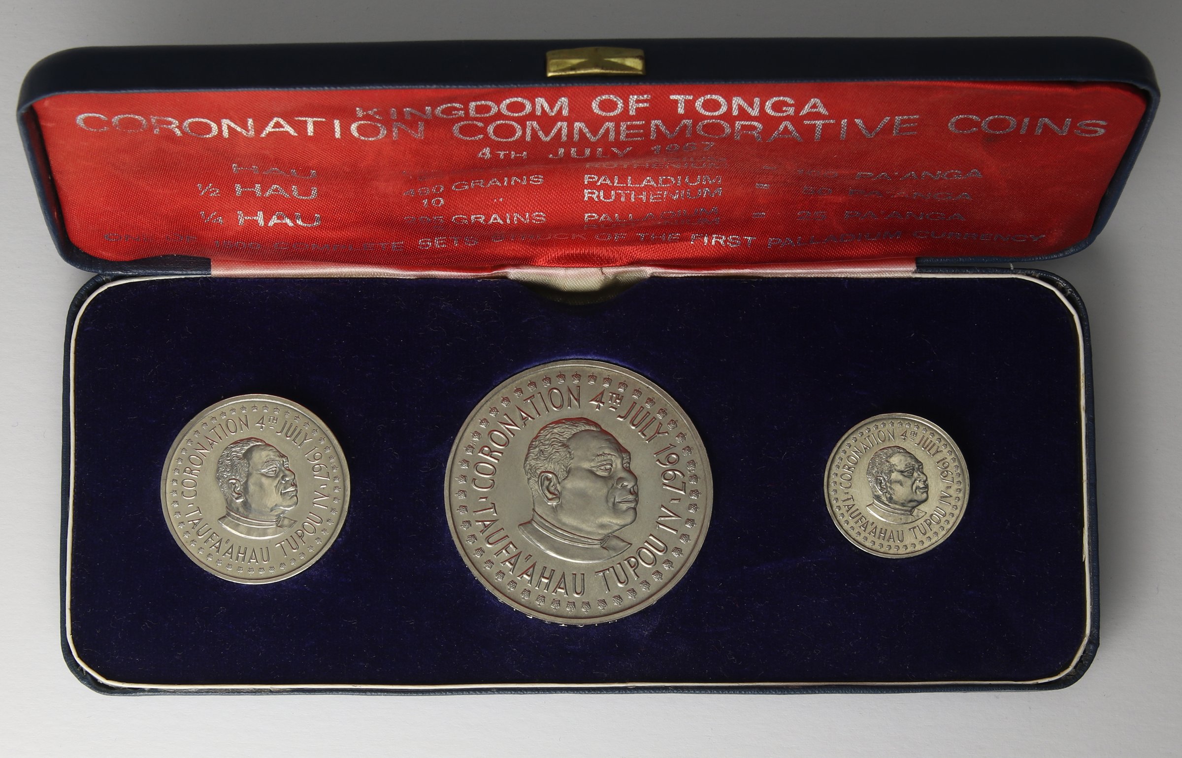Palladiummünzen "Coronation 1967 Set" 1 Hau + 1/2 Hau + 1/4 Hau (Tonga) - Detailansicht 5