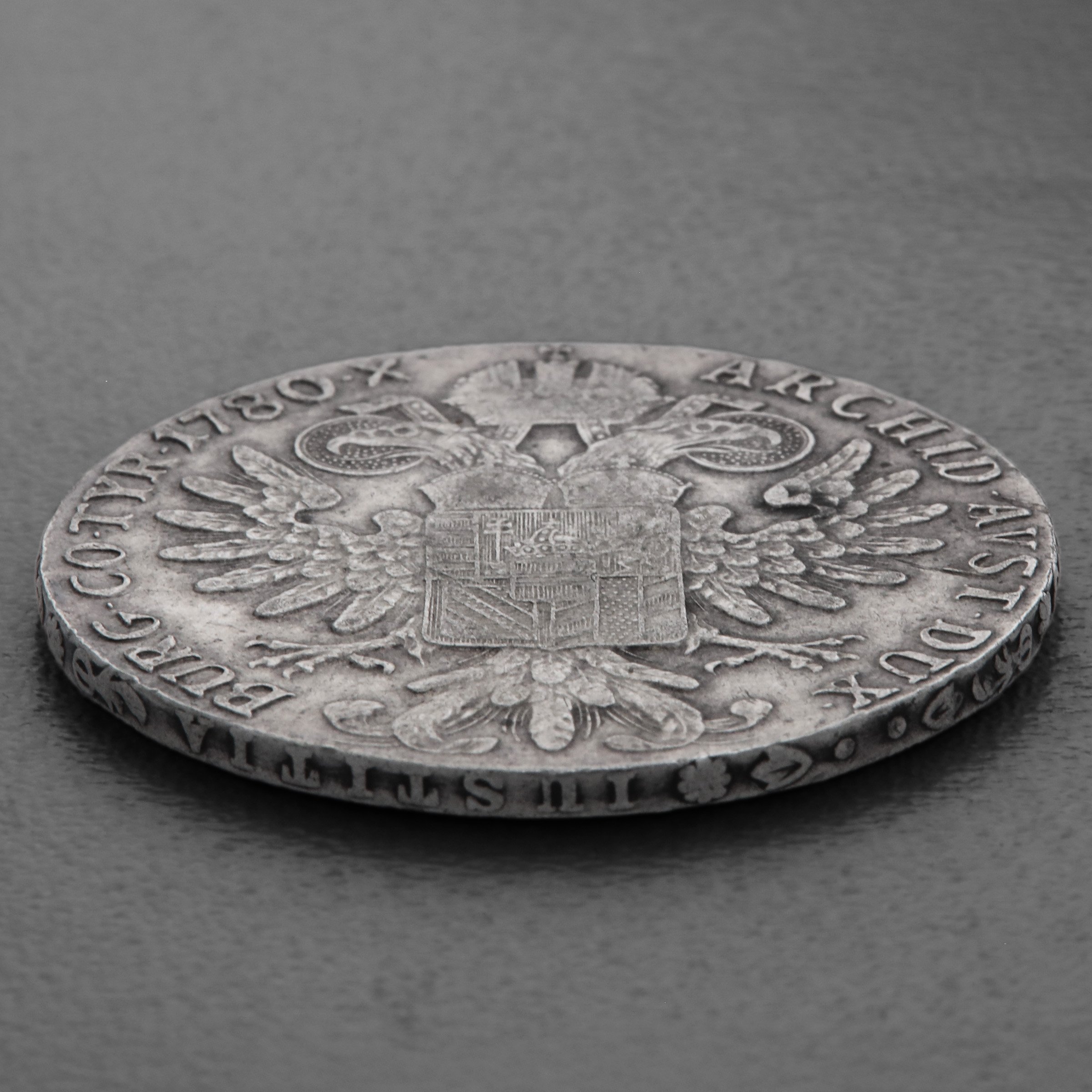 Silbermünze "1 Maria Theresien Taler" (Österreich) - Detailansicht 15