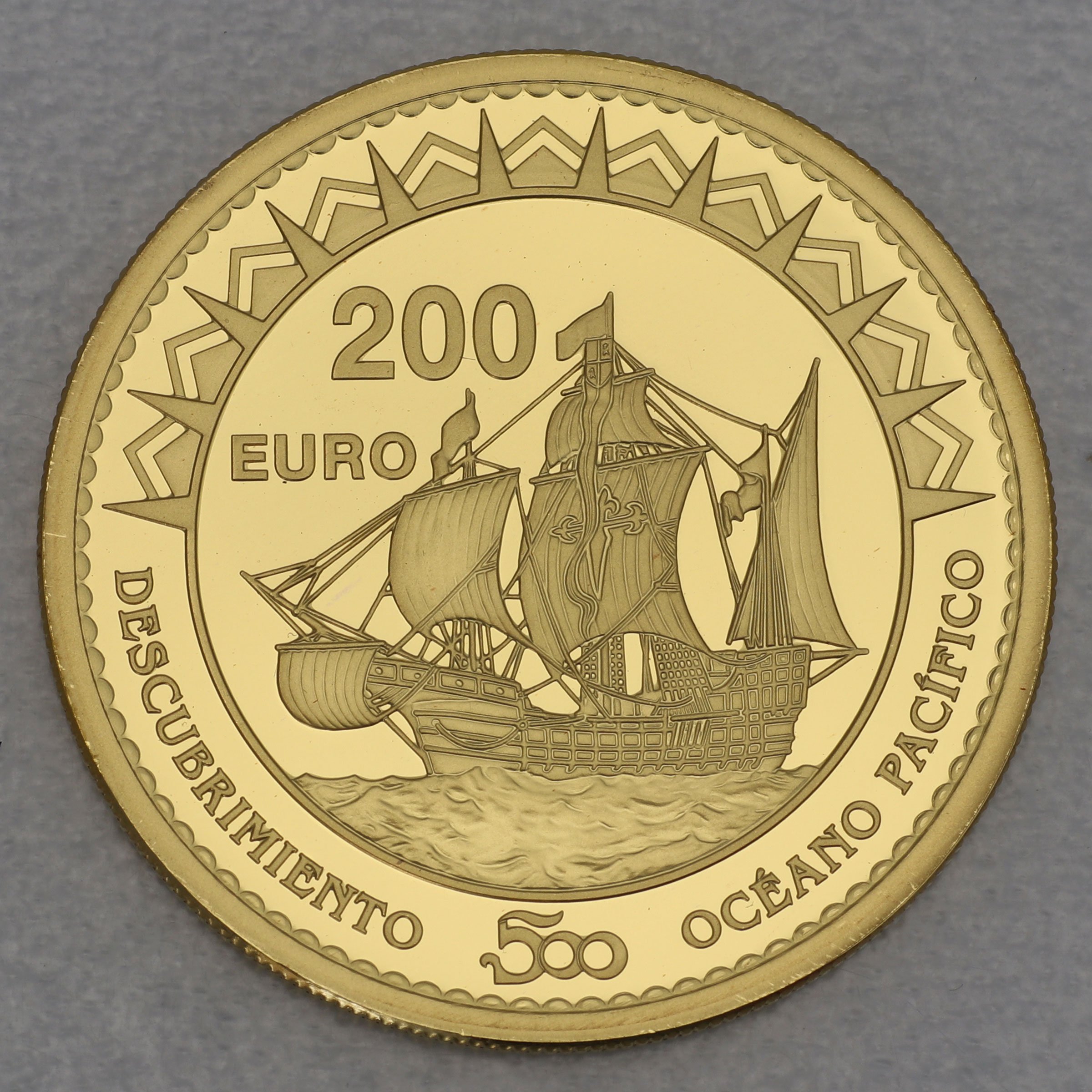 Goldmünze 200 Euro "Entdeckung Pazifiks" 2013 (Spanien) - Hauptansicht