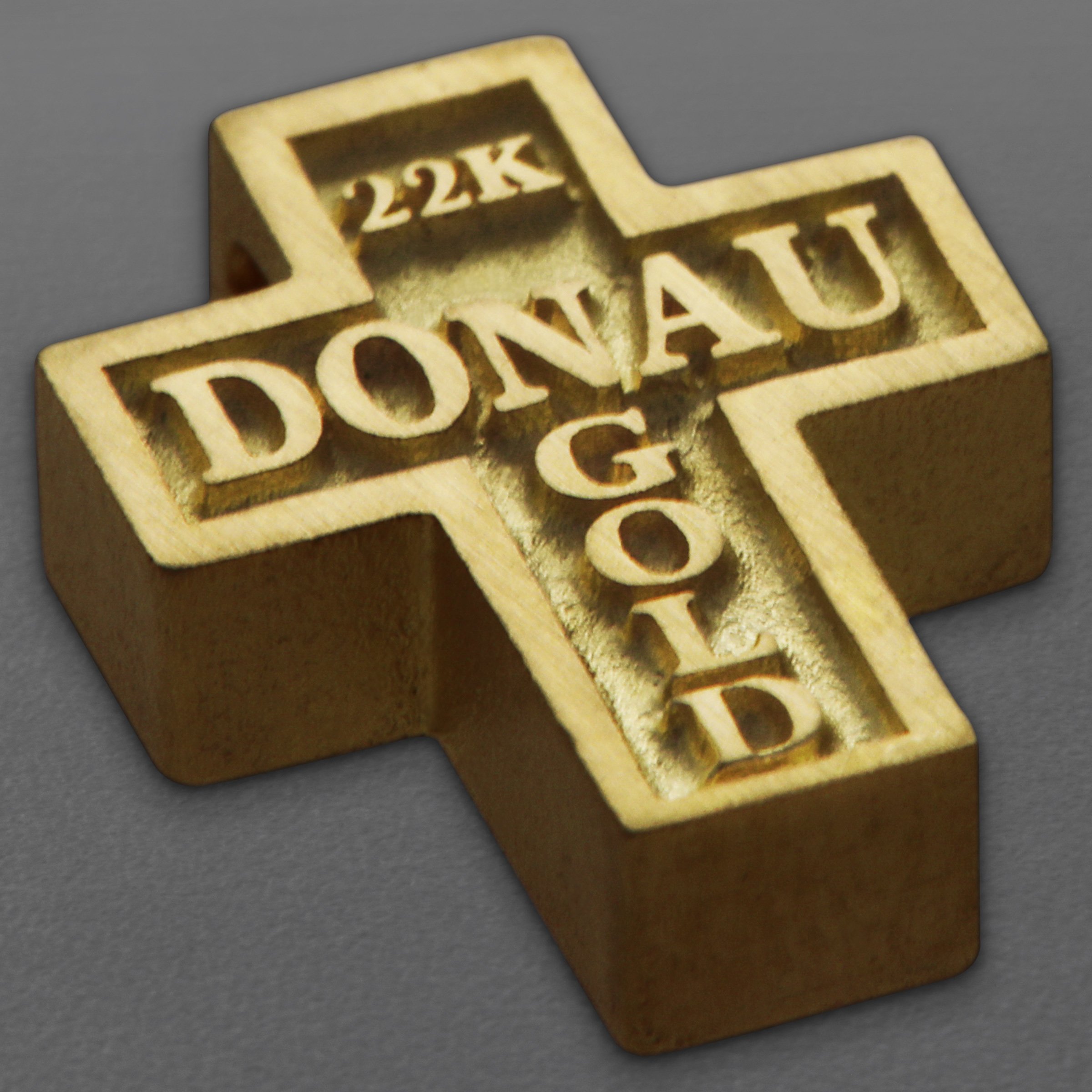 Goldanhänger "Kreuz aus Donaugold" (Naturgold) - Detailansicht 2