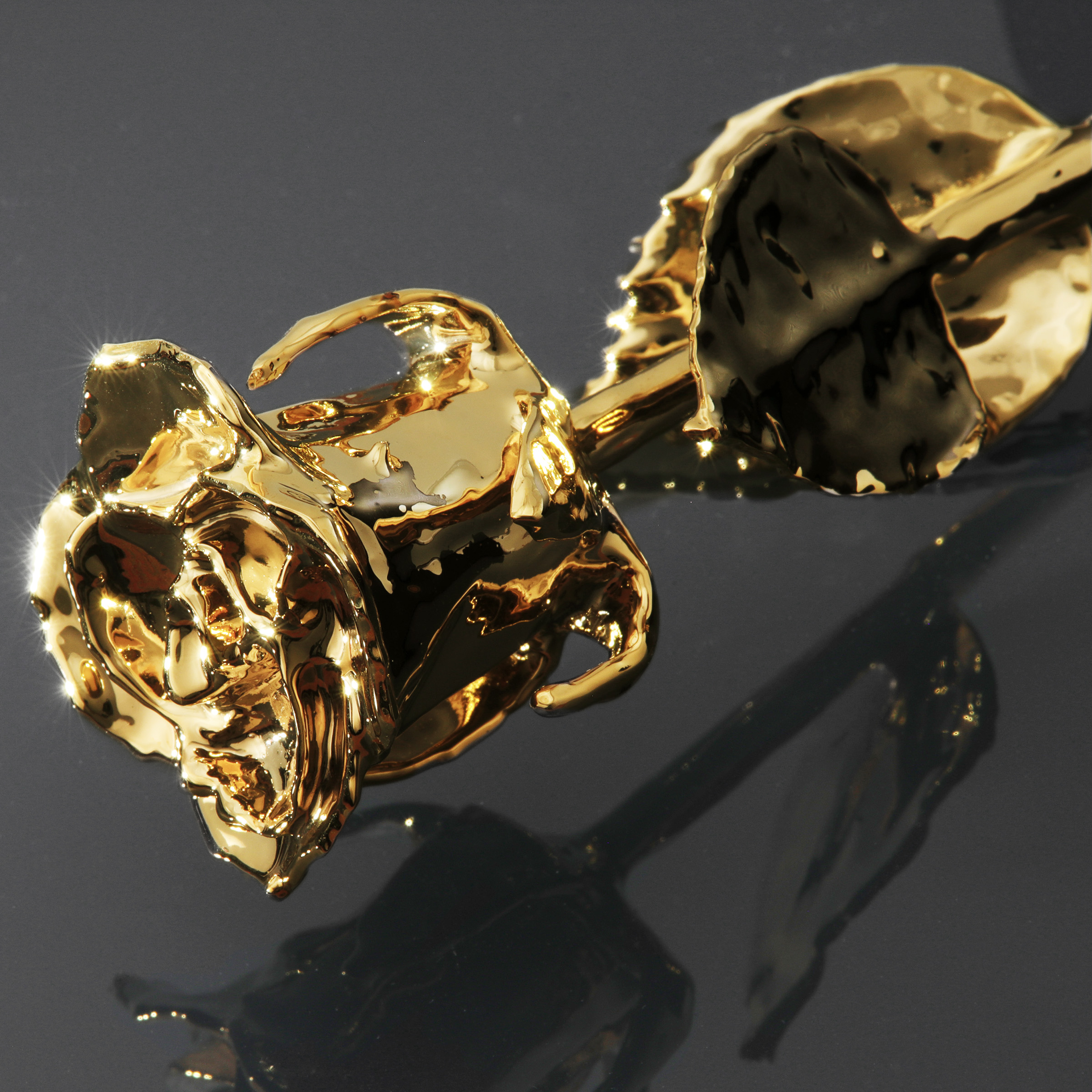 Designobjekt "Goldrose" (24kt vergoldete Rose) - Detailansicht 5