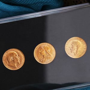 Goldmünzen 3 x 1 Sovereign "Kings and Queen" Set – 3-tlg. (Großbritannien) - Miniaturansicht 3