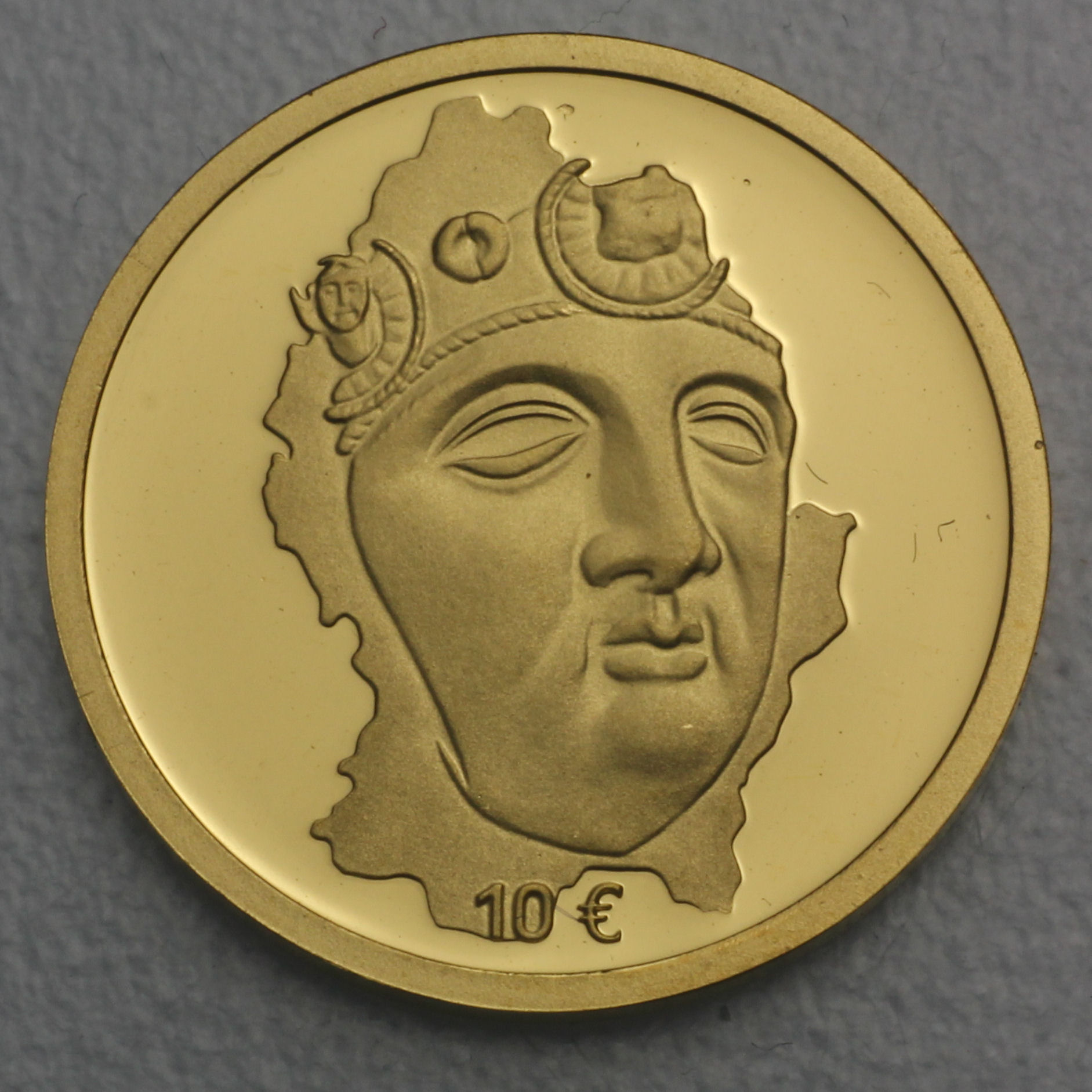 Goldmünze "10 Euro 2004" (PP) Die Maske von Hellange (Luxemburg) - Hauptansicht