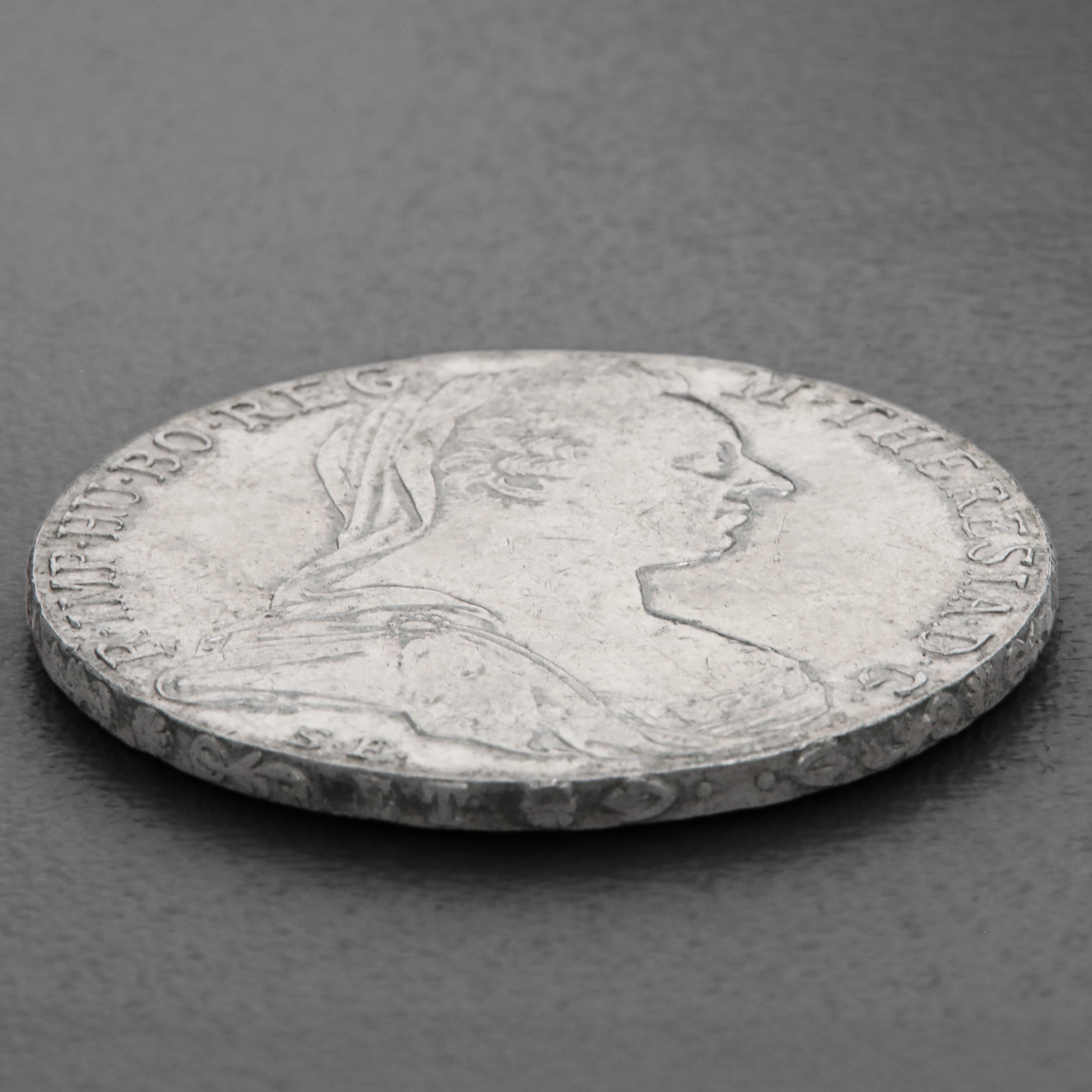 Silbermünze "1 Maria Theresien Taler" (Österreich) - Detailansicht 12