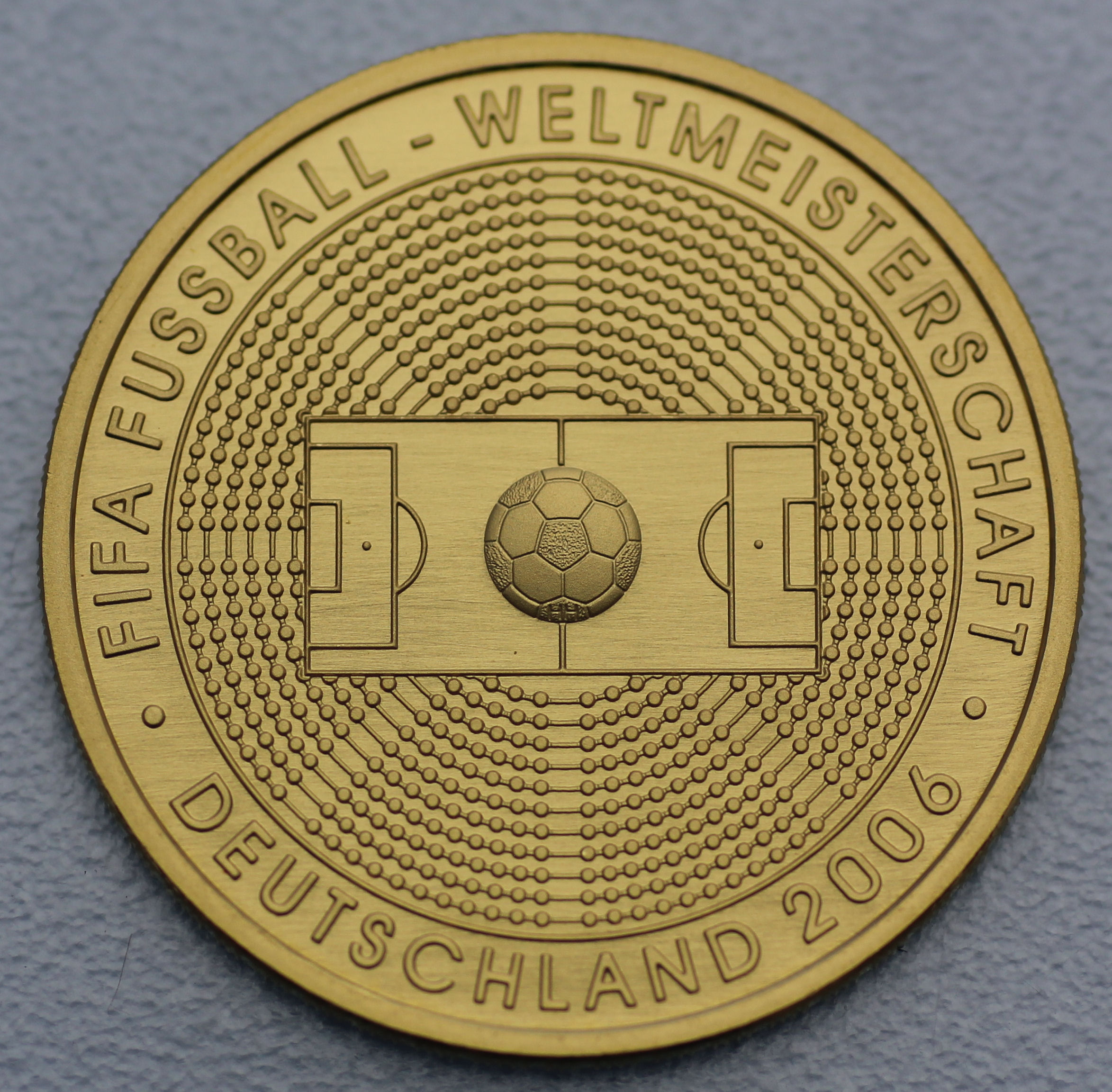 Goldmünze 100 Euro "FIFA Fußball-WM 2006" 2005 (Deutschland) - Hauptansicht